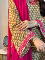 Chiffon parrot grid