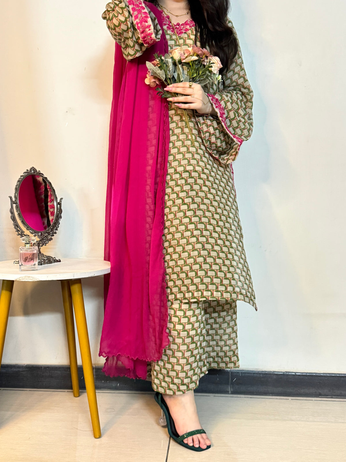 Chiffon parrot grid